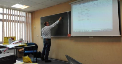 Podczas spotkania, studenci V roku Inżynierii Sanitarnej mieli okazję zapoznać się z rozwiązaniami oferowanymi przez VESBO POLAND