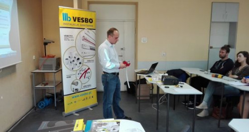 Podczas spotkania, studenci V roku Inżynierii Sanitarnej mieli okazję zapoznać się z rozwiązaniami oferowanymi przez VESBO POLAND