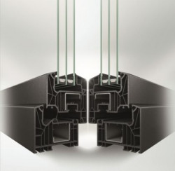 Twin system Schüco LivIng w wersji  MD i AS z profilami barwionymi w masie  na kolor szary Fot. Schüco