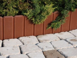 EKO-PALISADA jest alternatywą dla drewnianych lub betonowych płotków i palisad