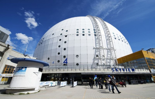 Stadion został wyczyszczony po raz pierwszy od 27 lat a to wszystko z okazji odbywającego się na nim 10 – 14 maja konkursu piosenki Eurowizja