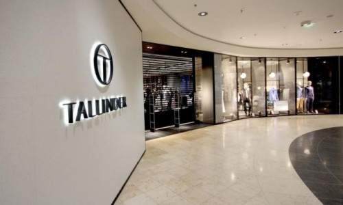 Dbałość o każdy szczegół, odpowiedni poziom prywatności oraz wysoka jakość produktów i obsługi – tego klienci poszukują w nowoczesnych salonach odzieżowych