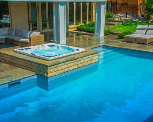 Wyjątkowy model wanny SPA H-720 pomieści do 7 osób