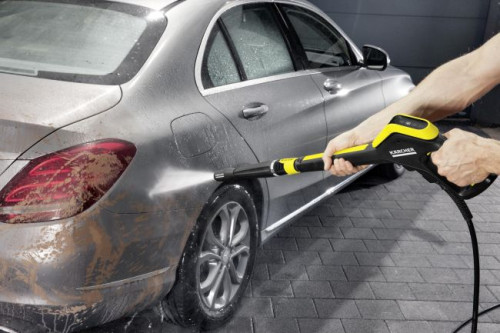 Aby zadbać o czystość samochodu na wiosnę warto skorzystać z wysokociśnieniowych urządzeń czyszczących oraz odkurzaczy uniwersalnych Kärcher