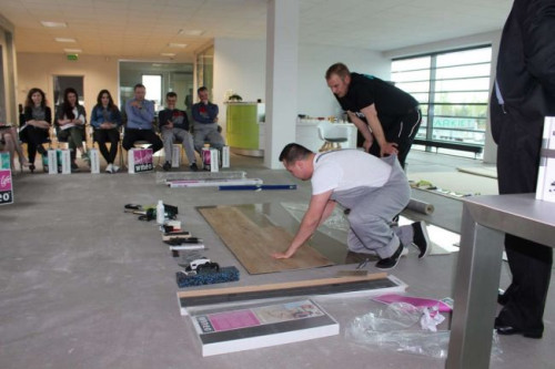 Uczestnicy mieli możliwość poznania zasad prawidłowego montażu paneli podłogowych