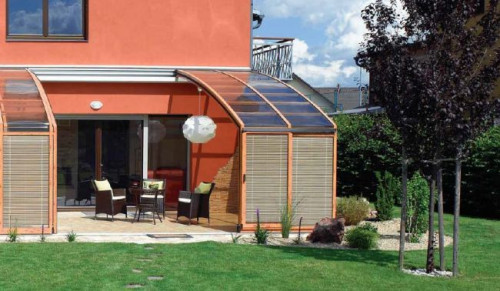 Konstrukcja jest wyprodukowana z materiału odpornego na wpływy atmosferyczne