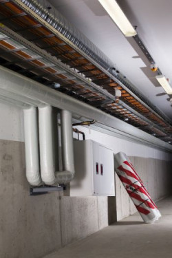 Rurociągi i kanały wchodzące w skład systemów HVAC stanowią istotny element w kontekście funkcjonowania obiektów budowlanych czy przemysłowych