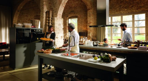 Kucharze pasjonaci z pewnością docenią piekarnik z pyrolizą do zabudowy FS 913 P