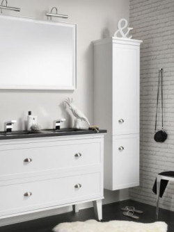 Jak na styl klasyczny przystało, meble proponowane są w wersji na nóżkach