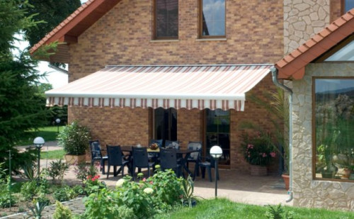 Współpracujemy z firmą SELT wiodącym producentem przesłon słonecznych