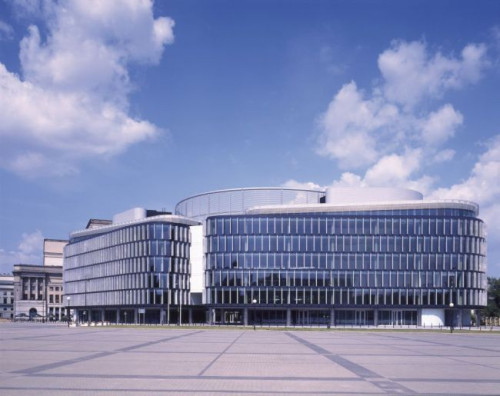 Przykładem są przeszklenia warszawskiego budynku biurowego Metropolitan