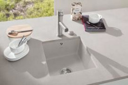 Ceramiczne zlewozmywaki są wytrzymałe i doskonale sprawdzą się w zestawieniu z różnymi powierzchniami blatów