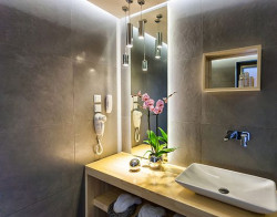 taśma LED SKOFF może być wykorzystana z powodzeniem nie tylko w dekoracji domu ale także do aranżacji przestrzeni sklepów i przestrzeni komercyjnych, w formach ekspozycyjnych i wystawienniczych, w muzeach, albo też w branży reklamowej