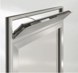 Poziome skrzydło wentylacyjne Schüco AWS VV w formie naświetla górnego Fot. Schüco