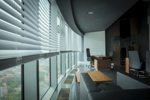 Żaluzje drewniane, jako osłony okienne, stanowią rozwiązanie, które zasługuje na szczególną uwagę ze względu na piękny efekt dekoracyjn