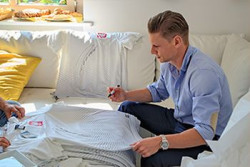 Zarejestruj zakup produktów dla domu o wartości 30.000 zł netto i odbierz unikalną koszulkę z autografem piłkarza Łukasza Piszczka