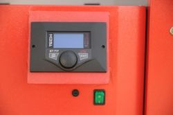 Kocioł na pelet z automatyczną zapalarką i palnikiem wrzutkowym