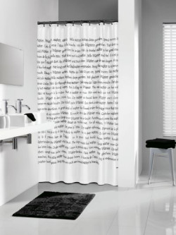 Zasłona SAYINGS wygląda jak kartka z uczniowskiego zeszytu