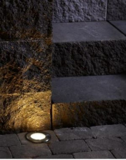 Odpowiednio dobrane oświetlenie punktowe pozwoli podświetlić wybrany element w Twoim ogrodzie