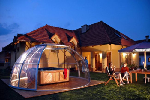 Podstawowa struktura SPA DOME ORLANDOTM składa się z profili aluminiowych z zastosowanym kolorowym wykończeniem powierzchni