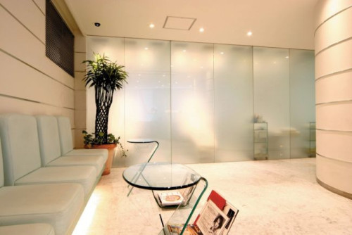 W ośrodkach opieki zdrowotnej jednymi z najbardziej pożądanych cech wnętrz jest zapewnienie prywatności, komfortu i poczucia bezpieczeństwa