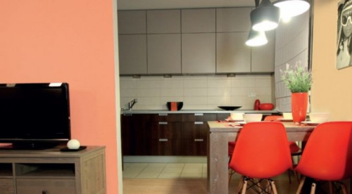 Aby jeszcze bardziej podsycić apetyt, w jadalni dobrze jest postawić na mocne, energetyzujące dodatki w odcieniach oranżu i czerwieni