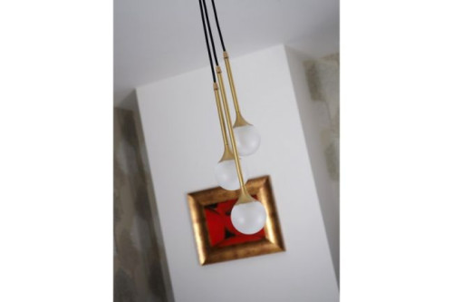 W serię wchodzą lampy pojedyncze, potrójne oraz pięcioelementowe