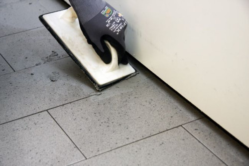 Cementowa, wysokowytrzymała, szybkowiążąca zaprawa fugowa FL FLOOR to przełom w dziedzinie zapraw fugowych