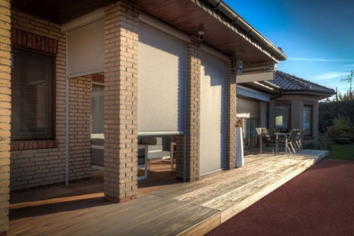 Nowoczesnym rozwiązaniem zapewniającym ochronę przed uciążliwym działaniem promieni słonecznych są rolety screenowe ANWIS