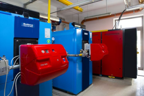 Kotłownia w Hotelu SPA Natura Mazur. Kotły kondensacyjne Buderus typu SB625 i blok energetyczno-grzewczy CHP Bosch