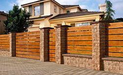 Ogrodzenia tego typu doskonale sprawdzą się w towarzystwie klasycznej architektury jak i w nowoczesnym budownictwie