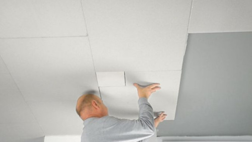 Współczynnik pochłaniania dźwięku w przypadku płyty StoSilent Board MW 100 w skali od 0 do 1 wynosi 0,65 do 1 w zależności od wariantu systemu