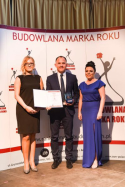 Za sukcesy w tworzeniu silnej i stabilnej marki na rynku materiałów budowlanych w 2016 roku w kategorii &quot;Profile okienne PVC&quot; już po raz kolejny wyróżniona została firma aluplast