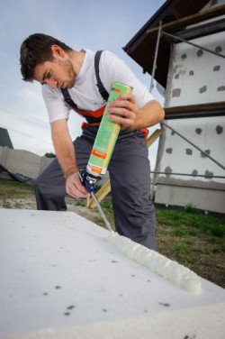 Markowy izolator chroni zarówno przed mrozem, jak i upałem