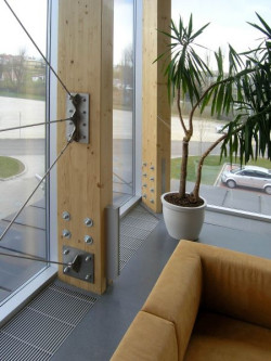 Zainstalowany w kanale podłogowym grzejnik jest niemalże niewidoczny