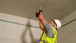 Przygotować wieszaki z profili NIDA MFC2330