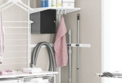 Zamontuj organizator na szynach pionowych