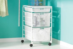 Zamontuj kółka do wolnostojącego systemu koszy