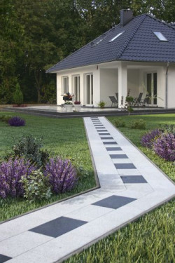 Latem nawierzchnie ogrodowe i taras stają się szczególnie narażone na różnego rodzaju zanieczyszczenia