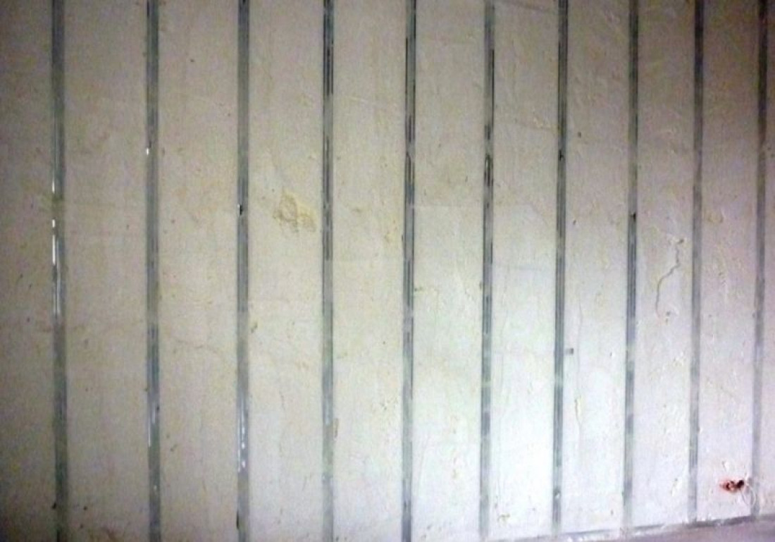 Natrysk pianki na beton lub cegłę przez firmę ICYPOL