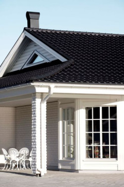 Plannja Regent Grand została zaprojektowana z myślą o klientach ceniących tradycyjny kształt blachodachówki