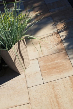 Płyty o gładkiej powierzchni i z wyważoną linią - Polbruk MultiComplex