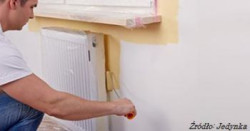 Po zagruntowaniu sufitu pora na gruntowanie ścian