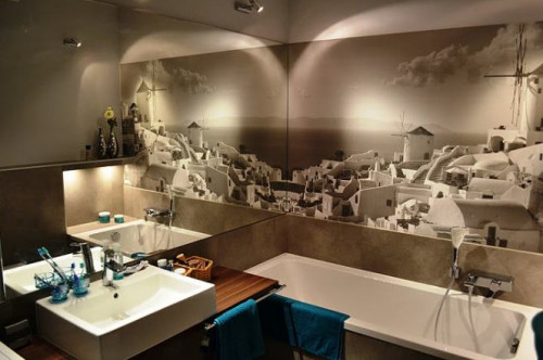 Aranżacja łazienki z wykorzystaniem wodoszczelnej tapety 