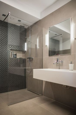 Przestronny minimalizm – to najmodniejszy motyw w aranżacji nowoczesnych łazienek