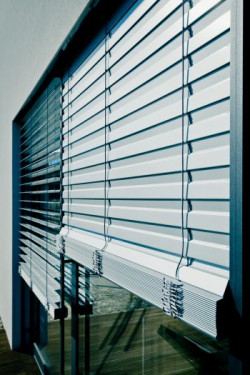 Sterowanie elektryczne zalecane jest szczególnie przy żaluzjach montowanych na dużych przeszkleniach