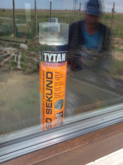 Nowy TYTAN Professional 60 SEKUND to pierwszy tak błyskawiczny pianoklej na rynku profesjonalnej chemii budowlanej