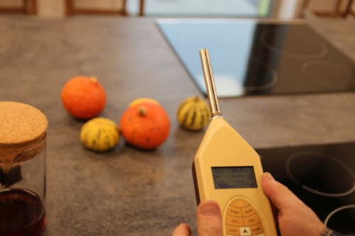 Pomiary, obejmujące dwie fazy, wykonano w oparciu o polskie normy