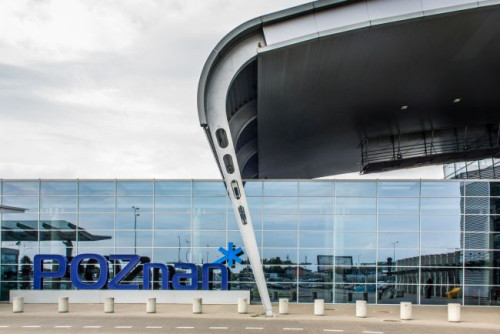 Terminal pasażerski Portu Lotniczego Ławica rozbudowano i zmodernizowano w okresie przygotowań do turnieju piłkarskiego EURO 2012