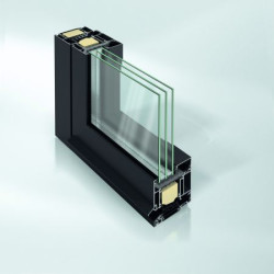  Okna z powłoką Schüco SmartActive wyglądają identycznie, jak  standardowe okna aluminiowe Fot. Schüco